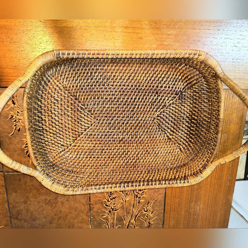 The Pampered Chef Woven Selections Heavy Rattan/Wood Rectangle Serving Tray